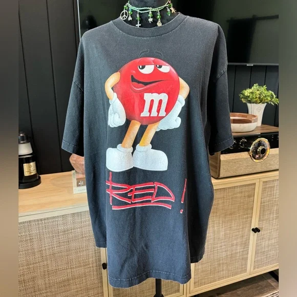 Vintage 2011 M&Ms Red M&M black graphic tshirt - Picture 2 of 16